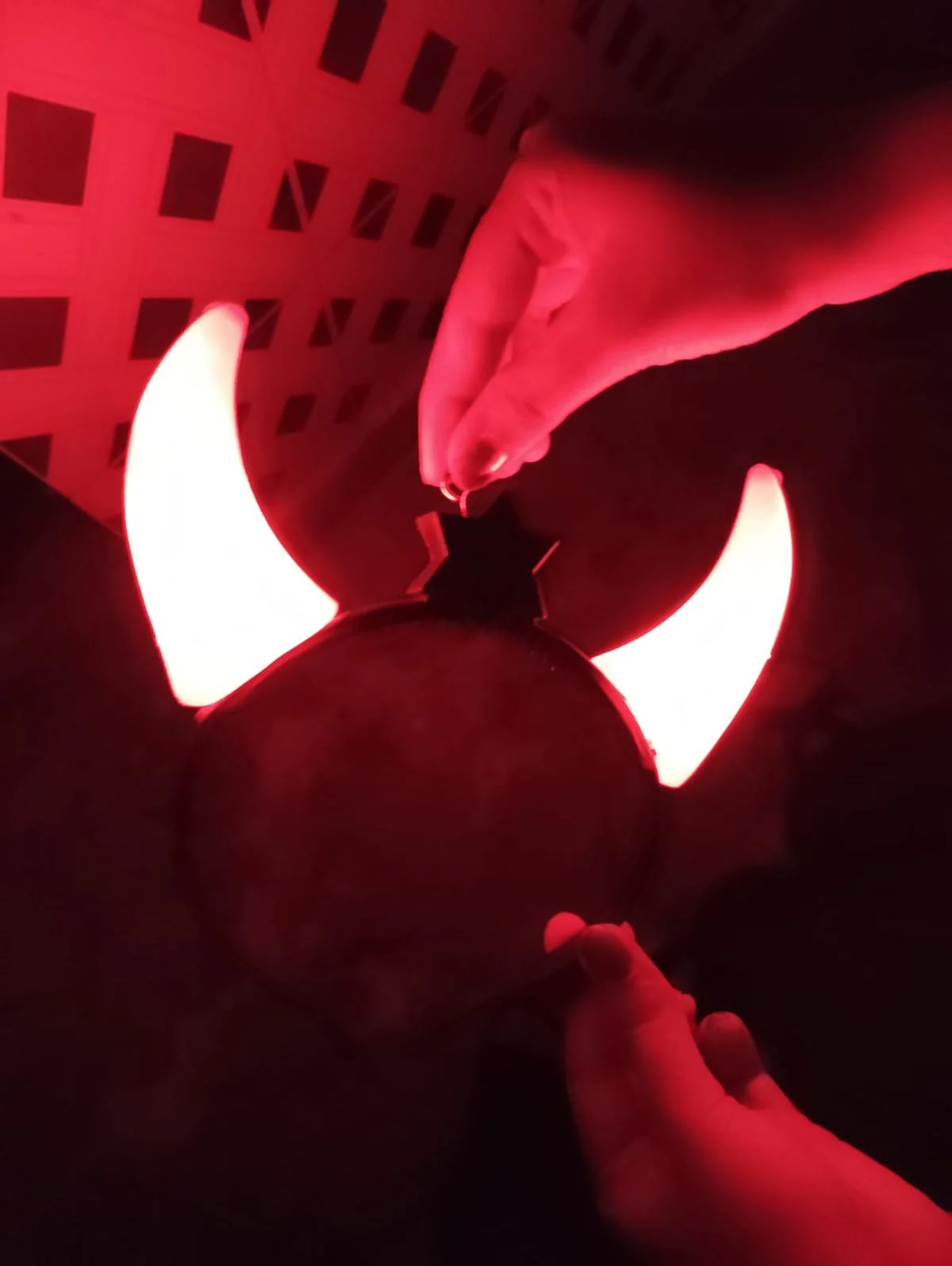 Dracula Vampire Devil LED Horns Headband for Kids – Light-Up Halloween Accessory with On/Off Button (Black/Red) - Image 5